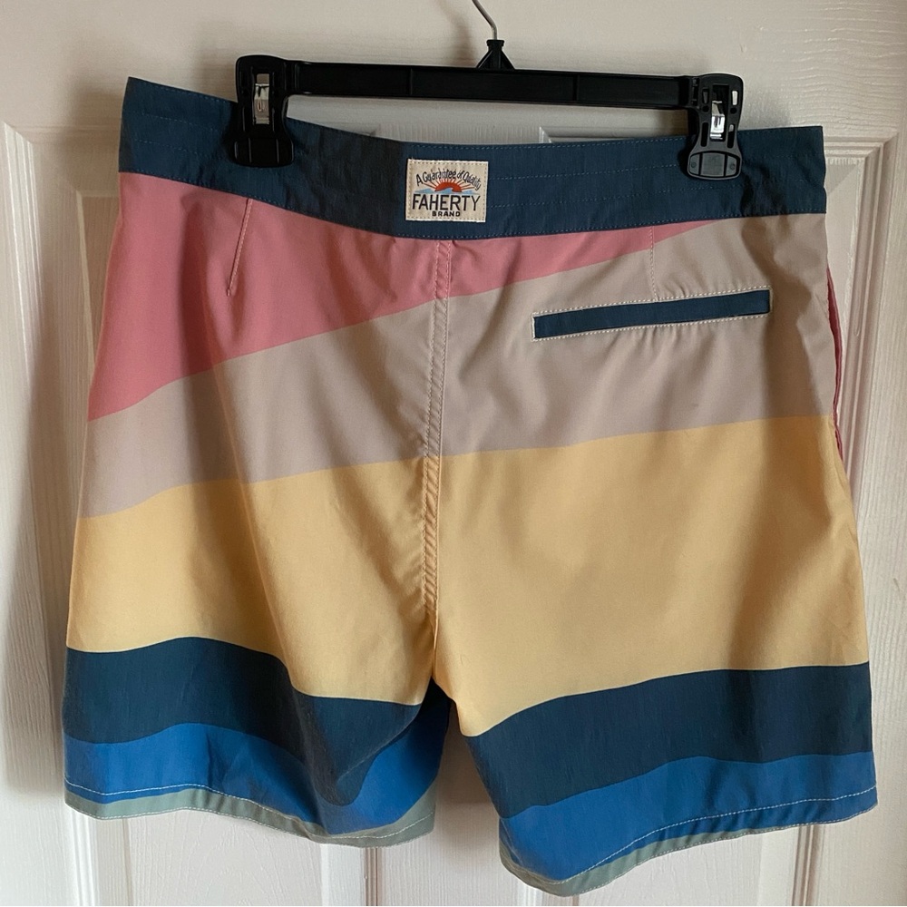 Faherty Soleil Board Shorts Mens 32 - Picture 5 of 7